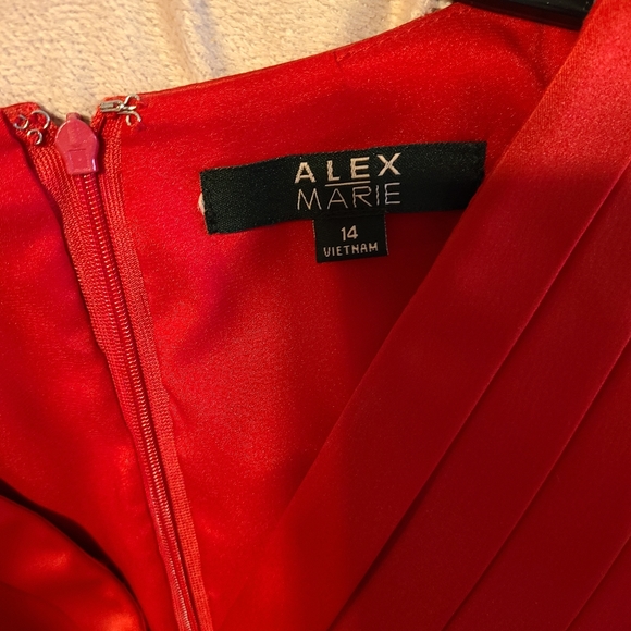 Alex Marie red satin dress - Picture 4 of 5
